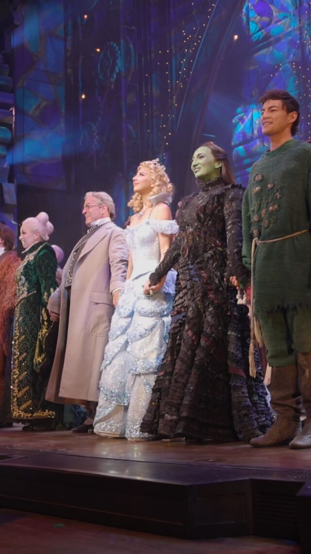 The Emerald city awaits you Ozians! ✨

#wicked #westend #theatre #elphaba #glinda #london #musicals