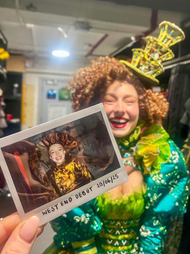 Another WONDERFUL West End Debut here at Wicked. 💚Congratulotions to our Holly Lawrence! ✨