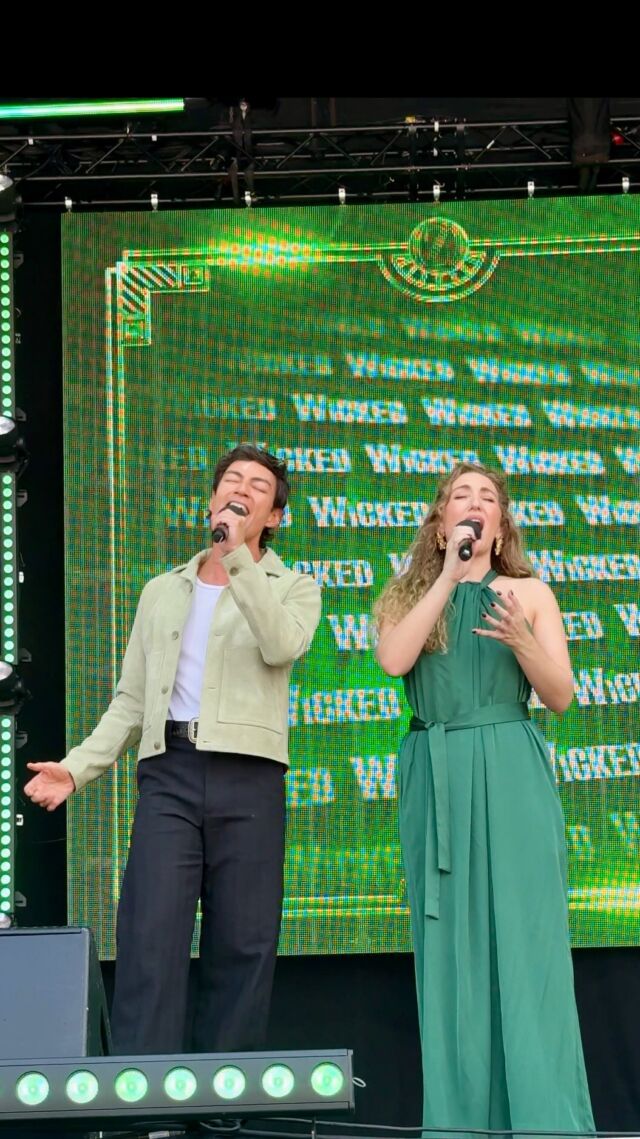 Emma Kingston & Carl Man perform As Long As You’re Mine at @westendlive. 💚🩷 

#wicked #elphaba #fiyero #westendlive